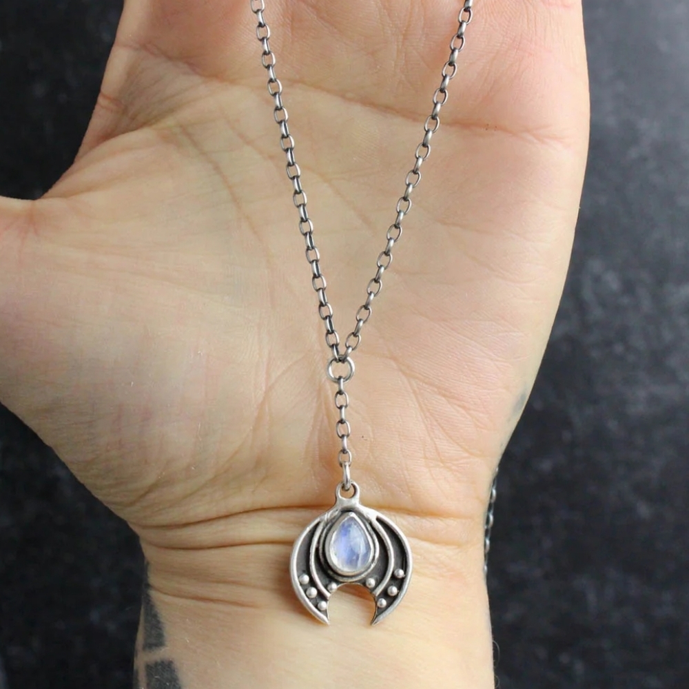 Acid queen jewelry lariat necklace